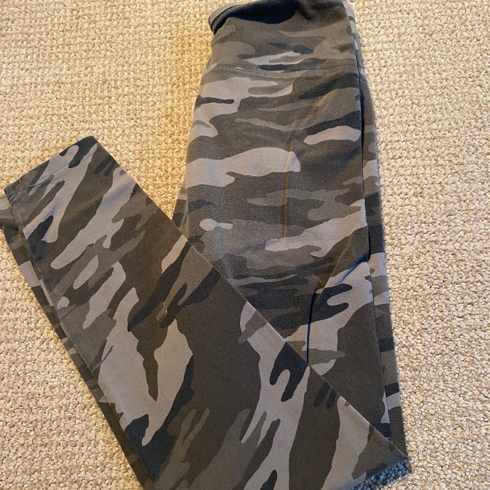Express soft camo leggings